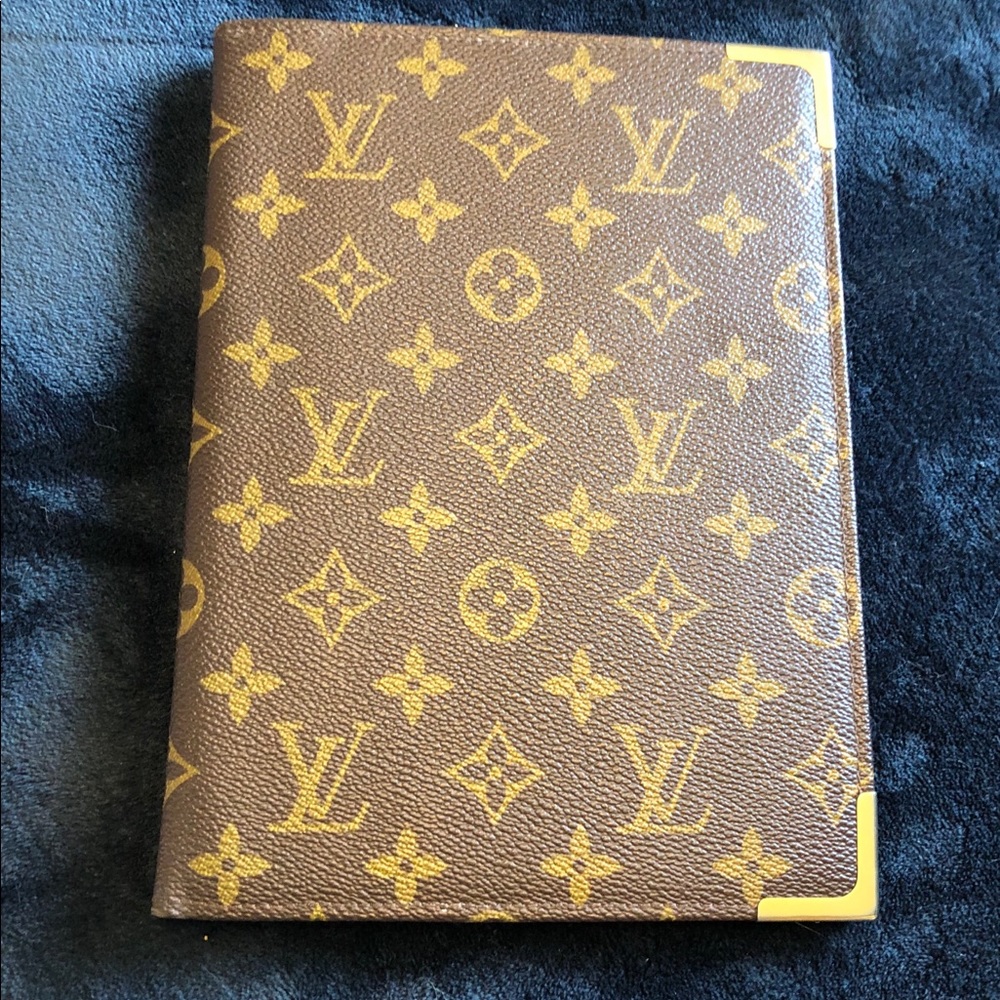 LV notebook super cute, in excellent condition.